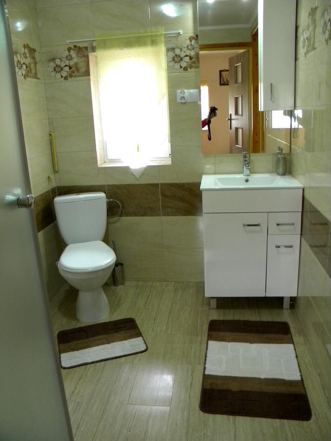 Domek Pod Swierkami Czarna  Extérieur photo